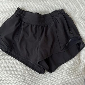 Lululemon hotty hot short 2.5” inseam size 4 in black